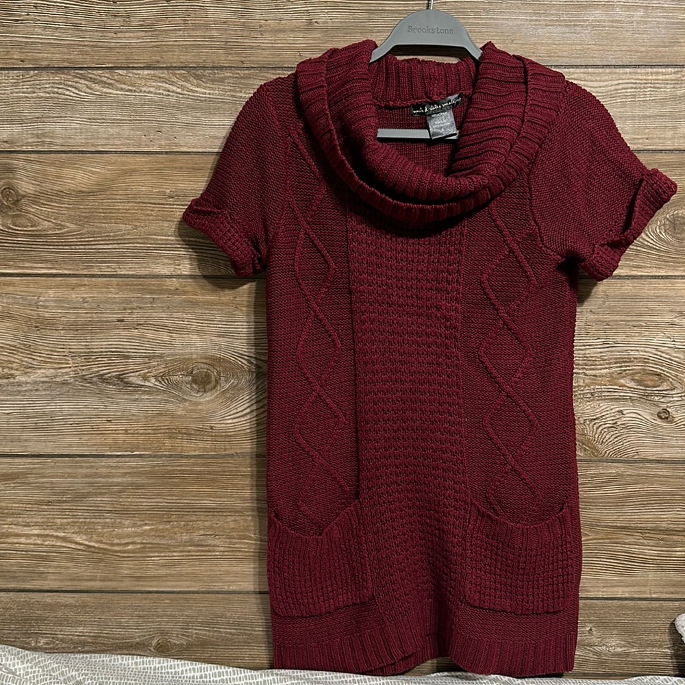 Women’s Maroon Small Sweater with Pockets- short sleeve- super cute and comfy!